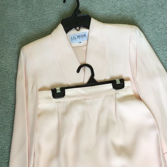 Women’s suit - Picture 2 of 8